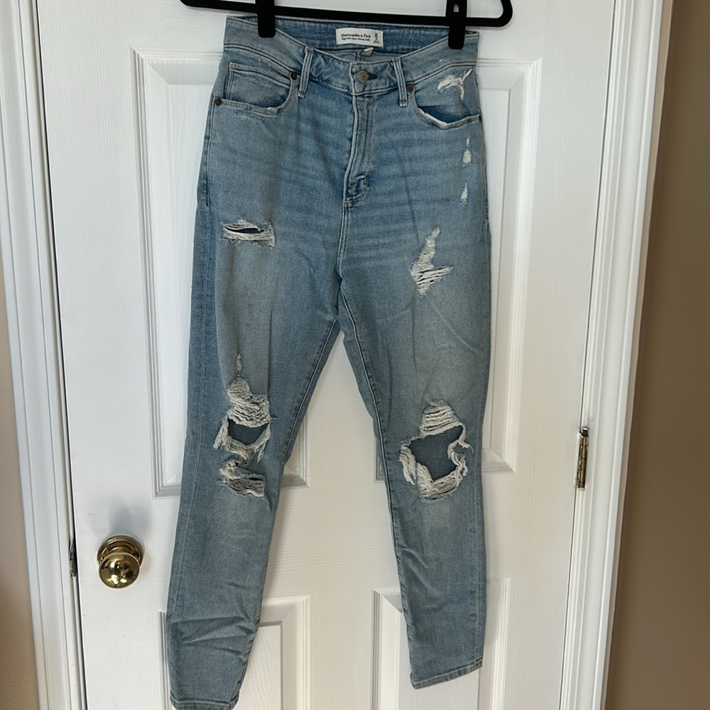 Abercrombie Skinny Jeans - Destroyed - Size 28